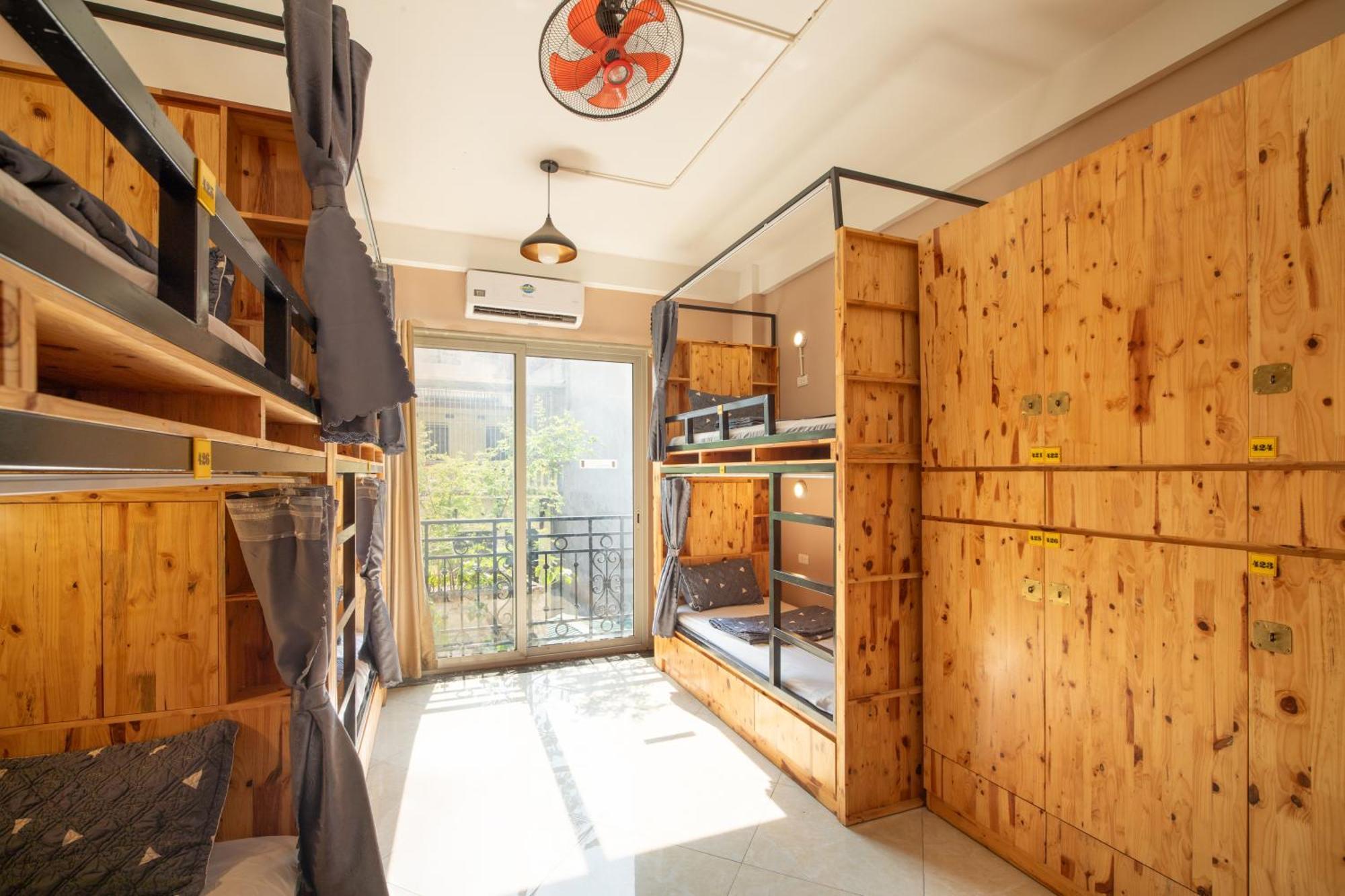 Giường Tầng Trong Phòng Ngủ Tập Thể Cho Nữ
